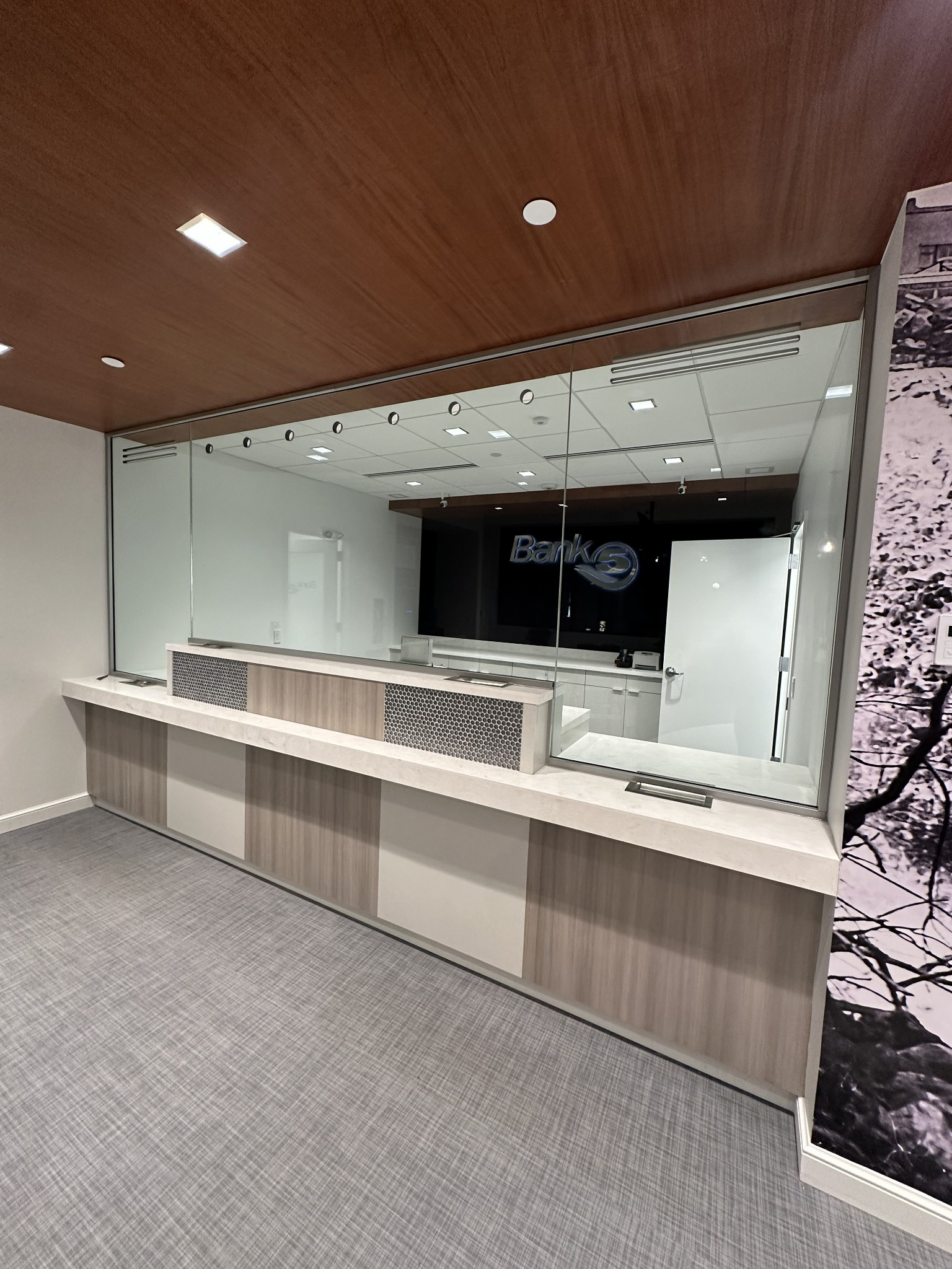 Commercial glass project photo 10