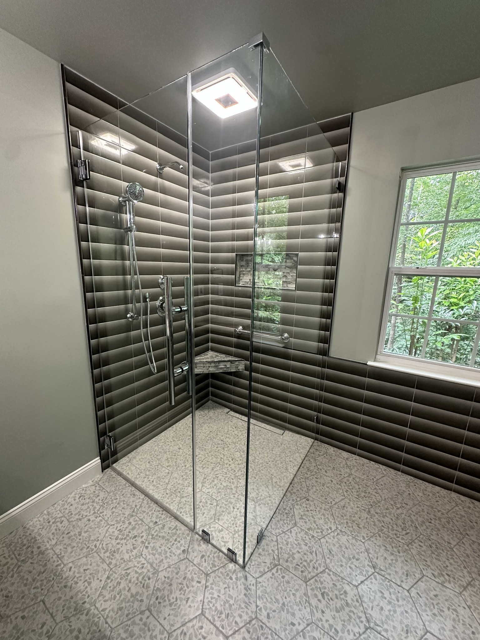 Shower glass enclosure project photo 35